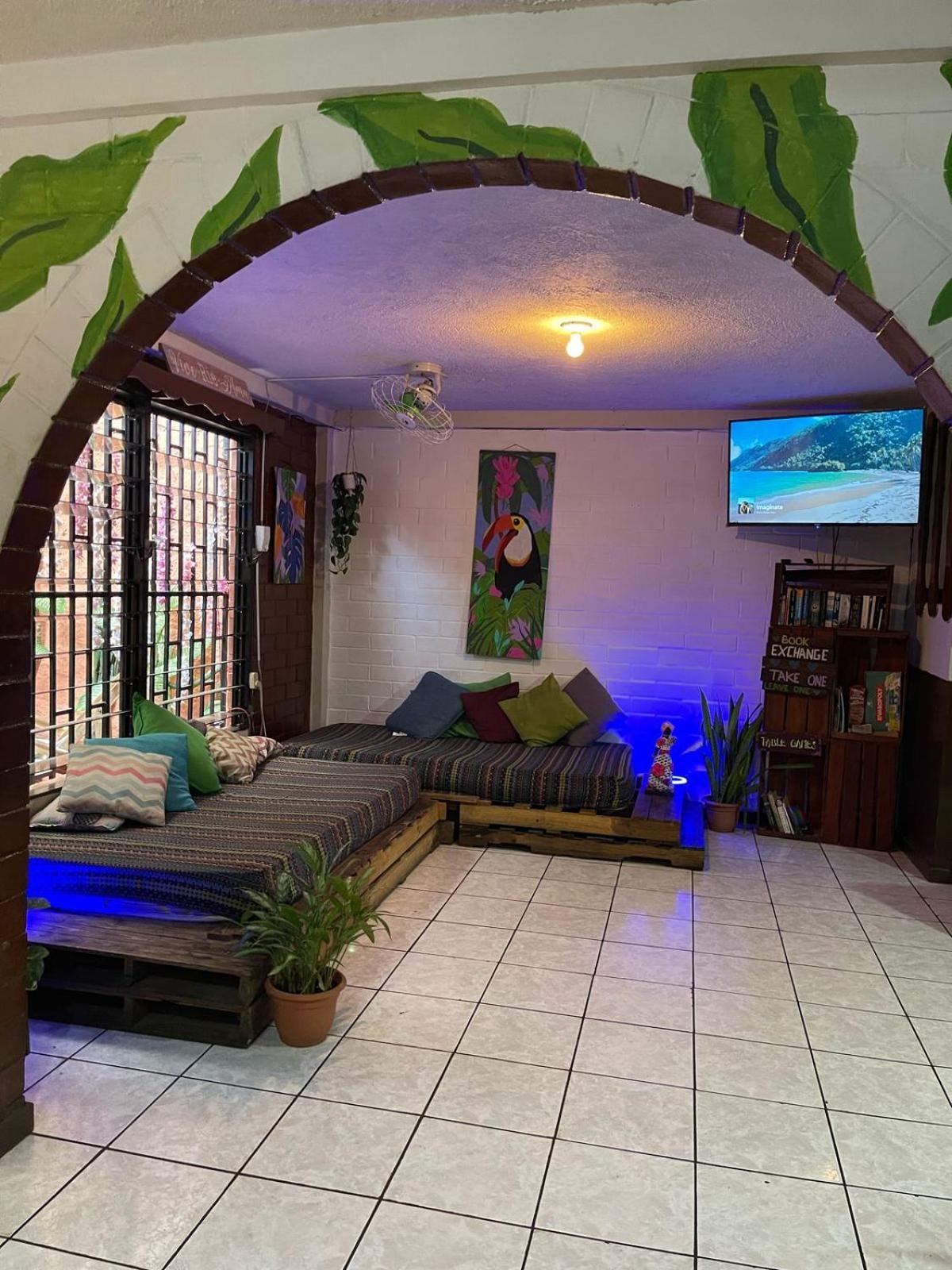 Pool House Hostel Santa Ana Buitenkant foto